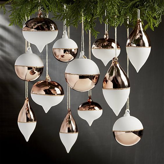 04-copper-and-white-is-a-very-elegant-combo-for-decorating-winter-holiday-spaces