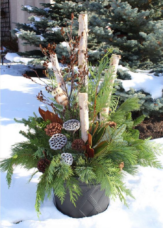 02-a-bucket-with-evergreens-branches-lotus-and-pinecones