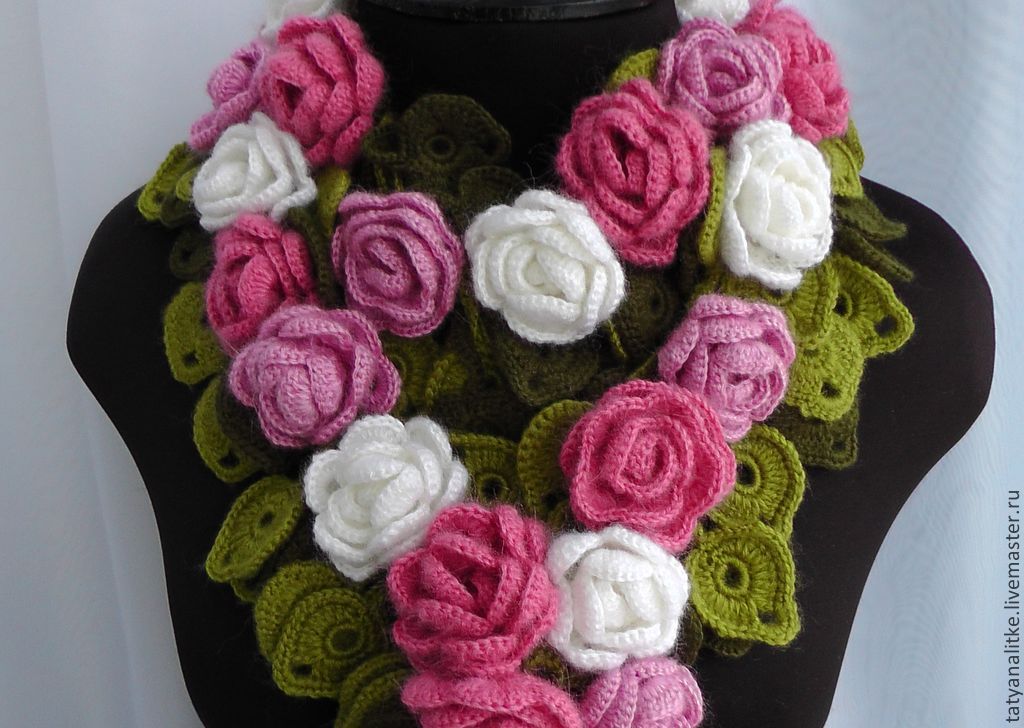 Вязание розочек. Оригинальные шарфы. Шарфы вязаные из цветов. Вязаные розы. Шарф с вязаными розочками.
