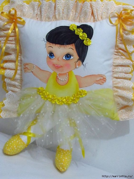 Детские подушки-куклы с росписью акриловыми красками (42) (525x700, 244Kb)