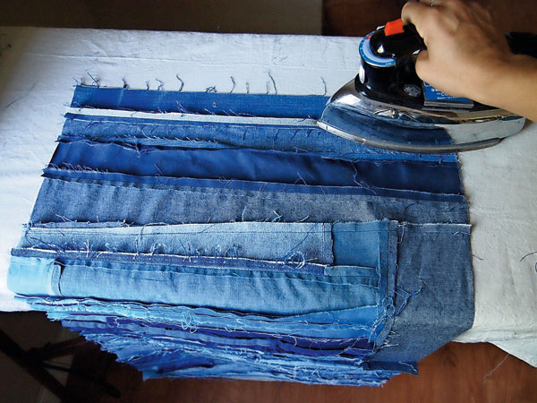 Покрывало из джинс – как получить новую вещь из старых обрезков