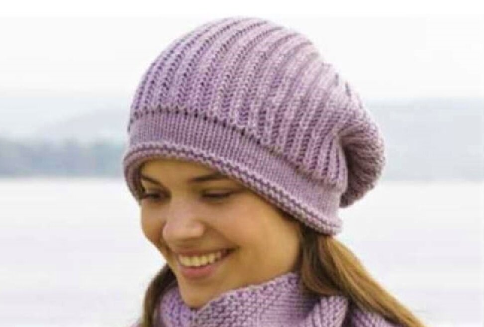 Как связать шапку спицами для женщины на зиму с отворотом английской резинкой видео